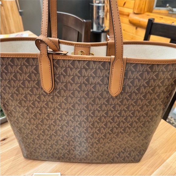 Michael Kors Eliza East West Snap Tote with detachable Clutch Brown/ Acorn NWT - Picture 2 of 11